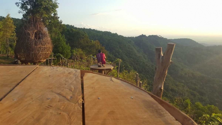 Dari gardu pandang di puncak Lintang Sewu (dok. pri).