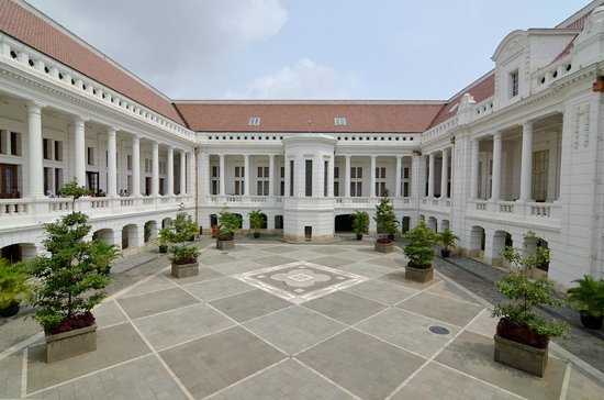 Halaman Museum Bank Indonesia Yang Megah. Gambar : www.tipadvisors.com