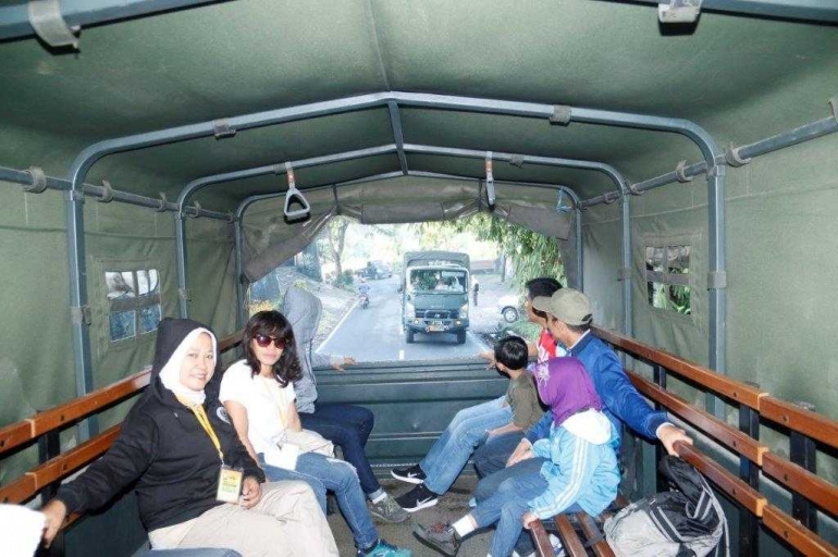 Suasana di Dalam Truk. Latar Belakang Iringan Truk. Saat Menuju Tangkuban Perahu. Minggu 25/02/18 Foto Dok J.Krisnomo