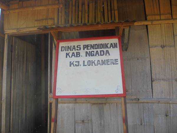 Papan nama sekolah. Foto: Urbanus H A No