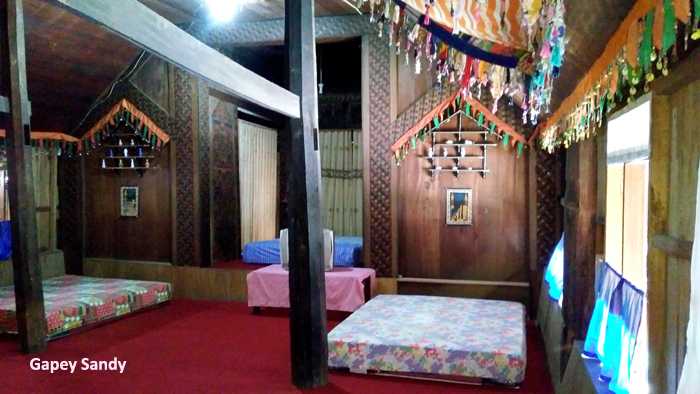 Kondisi di dalam Rumah Gadang Datuak Djopanjang yang dijadikan sebagai home stay. (Foto: Gapey Sandy)