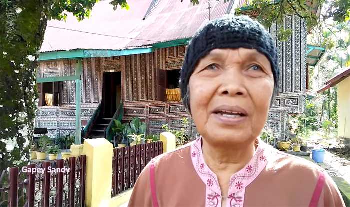 Puti Dewi Retna, pewaris dan pemilik Rumah Gadang Istano Daulad Yang Dipertuan Bagindo Sultan Besar Tuanku Rajo Disambah. (Foto: Gapey Sandy)