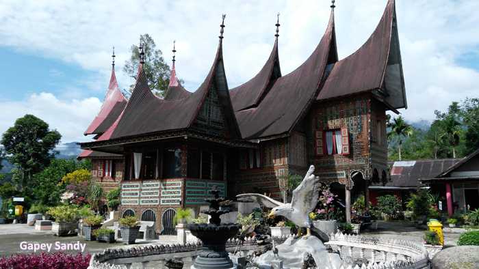 Saksi perjuangan melawan Belanda. Rumah Gadang Istano Rajo Daulat Yang Dipertuan Tuanku Rajo Bagindo Raja Adat Alam Surambi Sungai Pagu, Balun. (Foto: Gapey Sandy)