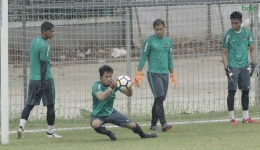 Satria Tama, M. Ridho, Andritany, dan Kartika Ajie tengah berlatih dalam training center tim nasional Indonesia sebagai persiapan Asian Games 2018 (gambar: bola.com)