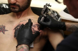 Teknologi baru memungkinkan tato dapat dihilangkan lebih sempurna. Photo :www.nytimes.com 