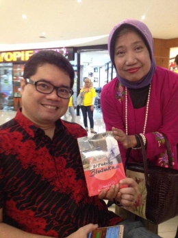 Penulis bersama Ananda Sukarlan (dok pribadi)