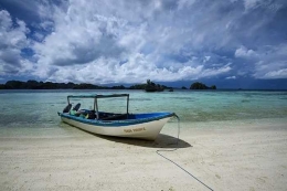 Salah satu pantai berpasir putih yang mempesona di Kepulauan Misool/Dok: Jabir