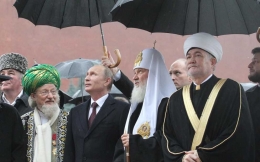 Putin besama tokoh Islam Rusia. Photo: blindlight.org