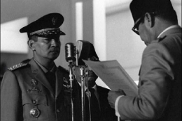 Soeharto menerima mandat (Foto:republika.co.id)
