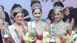 Tiga pemenang utama Puteri Indonesia 2018. Pic source: style.tribunnews.com
