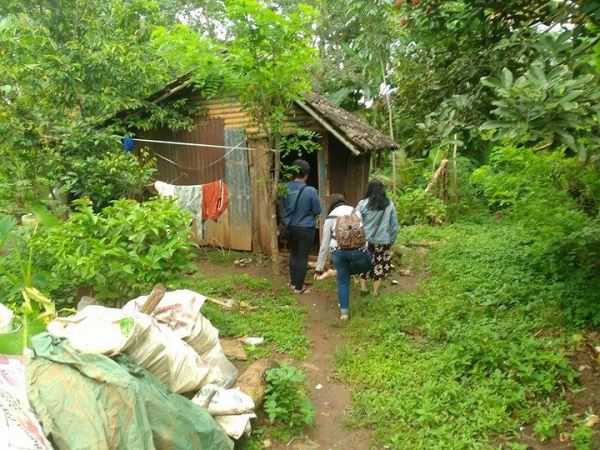 Posisi rumah mbah Kasni di tengah kebun warga (foto: dok pri)