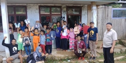 Donasi Sudah Diberikan Kepada Anak-Anak di Kampung Ciawitali, Desa Nagrang Jaya, Sukabumi.