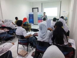 Kunjungan siswa dan guru SMAN 8 Mataram ke Kantor IDX Kp. Mataram pada Selasa, 13 Maret 2018 (Foto: Dok. Pribadi)