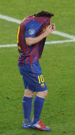 Messi, tak mampu menerima Barca gagal lolos I Gambar : The times
