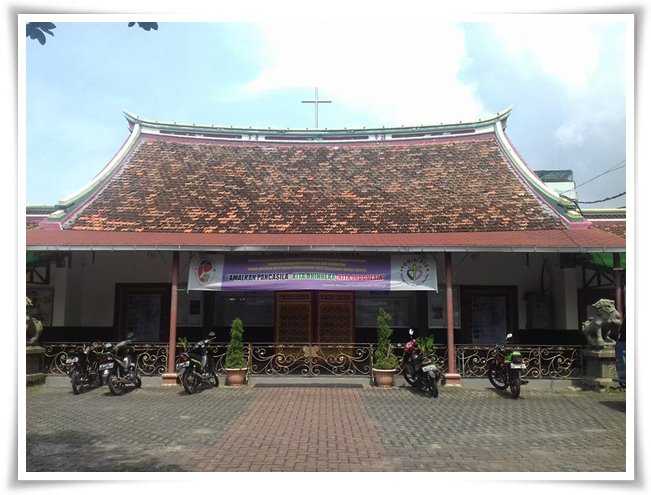 Gereja Santa Maria de Fatima berarsitektur Tionghoa (Dokpri)