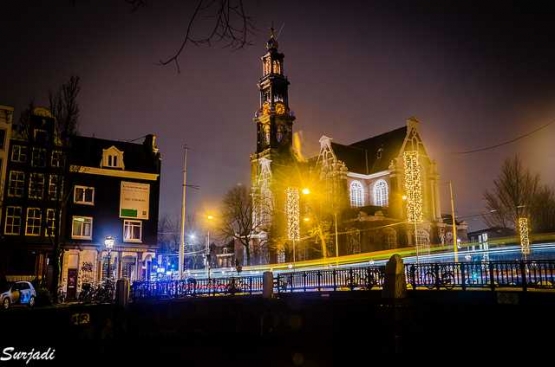 Gereja Westerkerk dilihat dari pinggir jalan