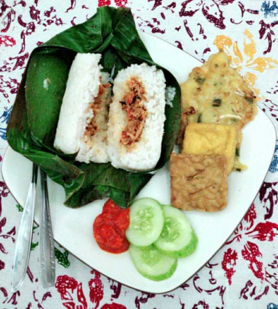 Nasi bakar dan gorengan (dokpri)