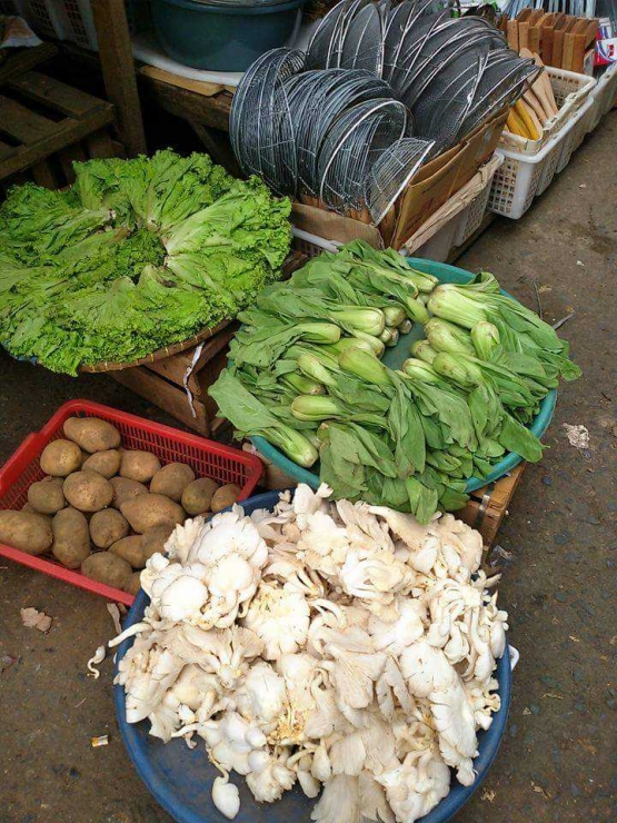 (dokpri) Saat kami belanja di pasar tradisional (pasar anyar, Bogor)