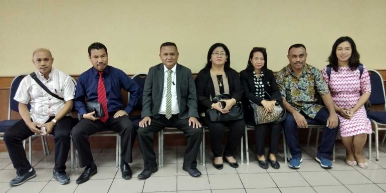Foto bersama Para Wakil Dekan Bidang Kemahasiswaan dan Alumni bersama Wakil Rektor Bidang Kemahasiswaan dan Alumni Universitas Pattimura Dr. Jusuf Madubun M. Si
