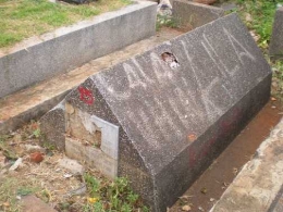 kuburan korban vandalisme (dok. pribadi)