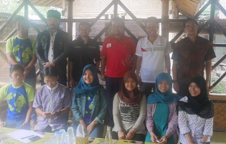 Bersama kawan-kawan Sukabumi membahas isu lingkungan