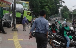 mentok tiang listrik | Foto: A Saukani