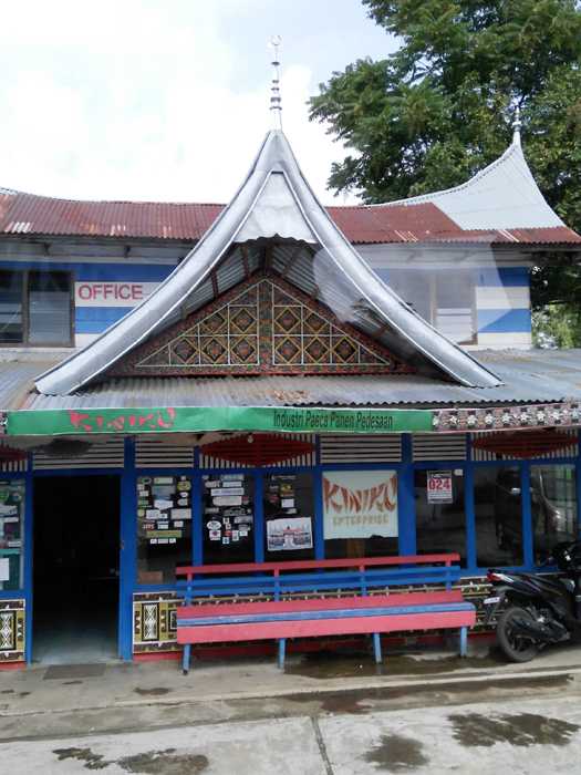 Galeri dan Kafe milik UKM Kiniko di Tabek Patah, Kec Salimpaung, Kab Tanah Datar, Sumbar. (Foto: Gapey Sandy)