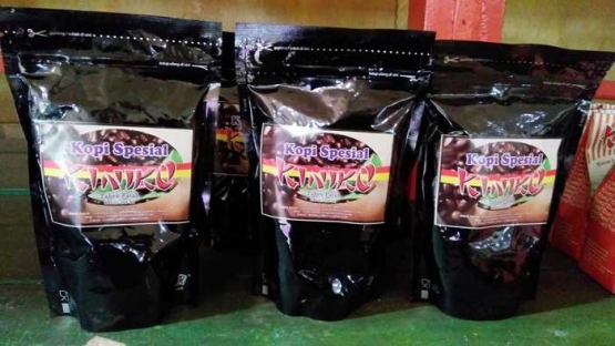 Kopi Bubuk jenis Robusta yang diproduksi UKM Kiniko di Tabek Patah, Kec Salimpaung, Kab Tanah Datar, Sumbar. (Foto: Gapey Sandy)