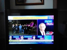 Putin menunjukkan kekuatannya, dilawan 7 orang Capres Rusia tetap menang telak. Sumber: TV Rusia.