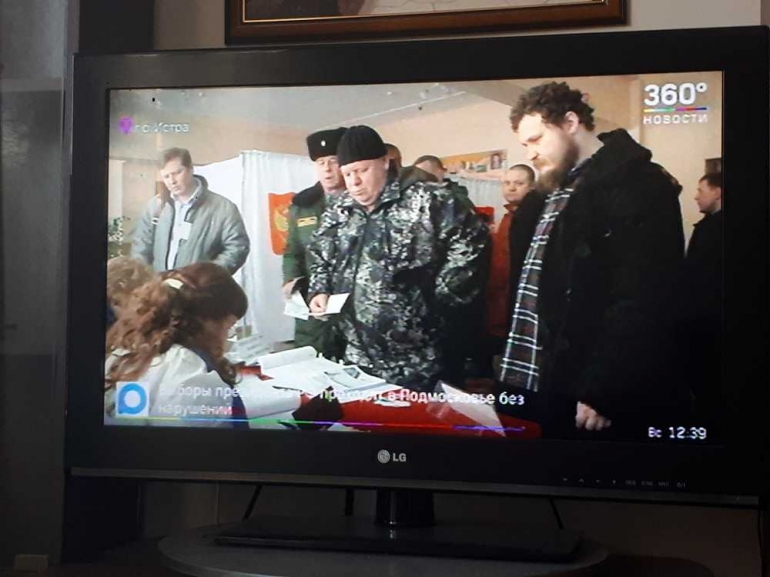 Tentara pun ikut memilih dalam Pilpres di Rusia. Berita di Tv Rusia saat Pilpres berlangsung. Sumber : TV Rusia 360.