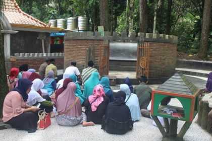 Makam Syekh Subakir. Foto: Ummi Azzura