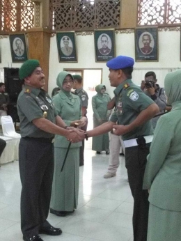 Penghormatan dan Perkenalan Perwira kepada Pangdam IM Mayjen TNI Abdul Hafil Fuddin 