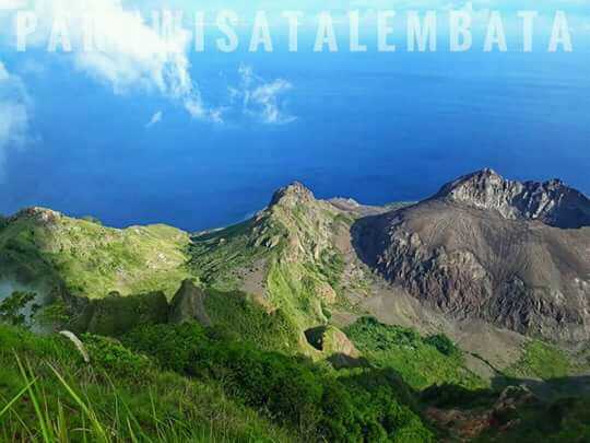 Foto 1. Pemandangan Gunung Ile Werun (Sumber: http://www.victorynews.id)