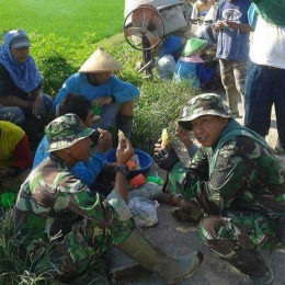 Bersama Rakyat, TNI Kuat