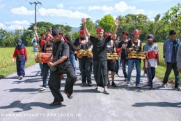 Gamelan Balaganjur yang disuport mahasiswa ISI Surakarta menambah khidmat prosesi