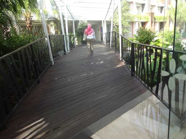 Jembatan Cinta (Loving Bridge) di lantai 5 (Sumber: dokumen pribadi)