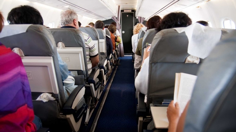 Jadilah penumpang yang baik dalam pesawat | Foto: today.com