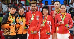 Bendera “Merah Putih” sebagai lambang Indonesia di jaket Tontowi Ahmad dan Liliyana Natsir yang merebut medali emas di Olimpiade Brasil 2016, (Sumber: inovasee.com)
