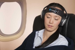 Tidur selama penerbangan dapat membantu menghilangkan rasa takut | Foto: seatsnoozer.com