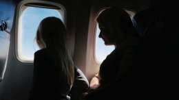 Terbanglah bersama dengan orang terdekat yang bisa Anda percaya | Foto: videoblocks.com
