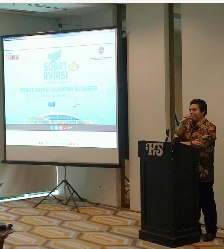 Deskripsi : Dirjen Perhubungan Udara, Agus Santoso saat diskusi dengan para Blogger Kompasiana (Sobat Aviasi) I Sumber Foto : Andri M