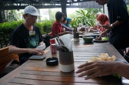 makan siang di Semeja Resto (doc : Riana Dewi)