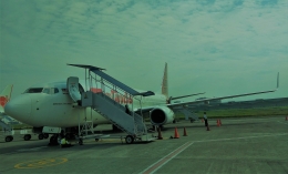 Pesawat udara siap menyambut penumpang (sumber: dokumentasi pribadi)