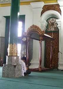 Mihrab dan Maksura Mesjid Agung Palembang (sumber google)
