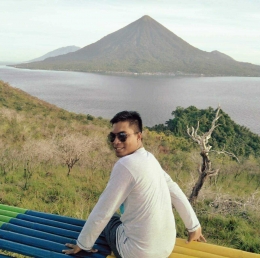  Salah satu View Pulau Tidore yang diambil dari lokasi Benteng Buwaro Makota di Puncak Desa Maregam (Dok. Pribadi)