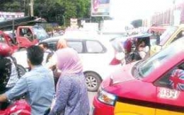 Kemacetan di Jalan Williem Iskandar (Dok. Harian Analisa)