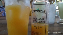 Prosomi, sirup lokal mangga gedong gincu. Foto/Meneer Panqi