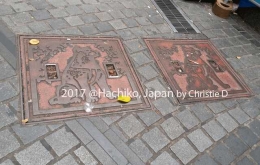 Dokumentasi pribadi  Aku dengan tutup gorong2 bergambar Hachiko, besebelahan dengan patung