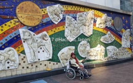 Dokumentasi pribadi  Dimana2 ada Hachiko, salah satu dinding Stasiun Shibuya