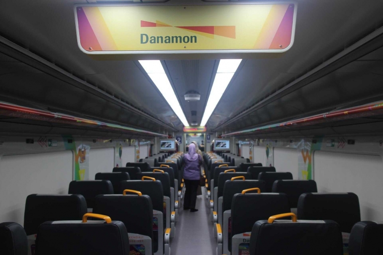 Kursi penumpang kereta bandara Railink. Foto: DIdik Purwanto